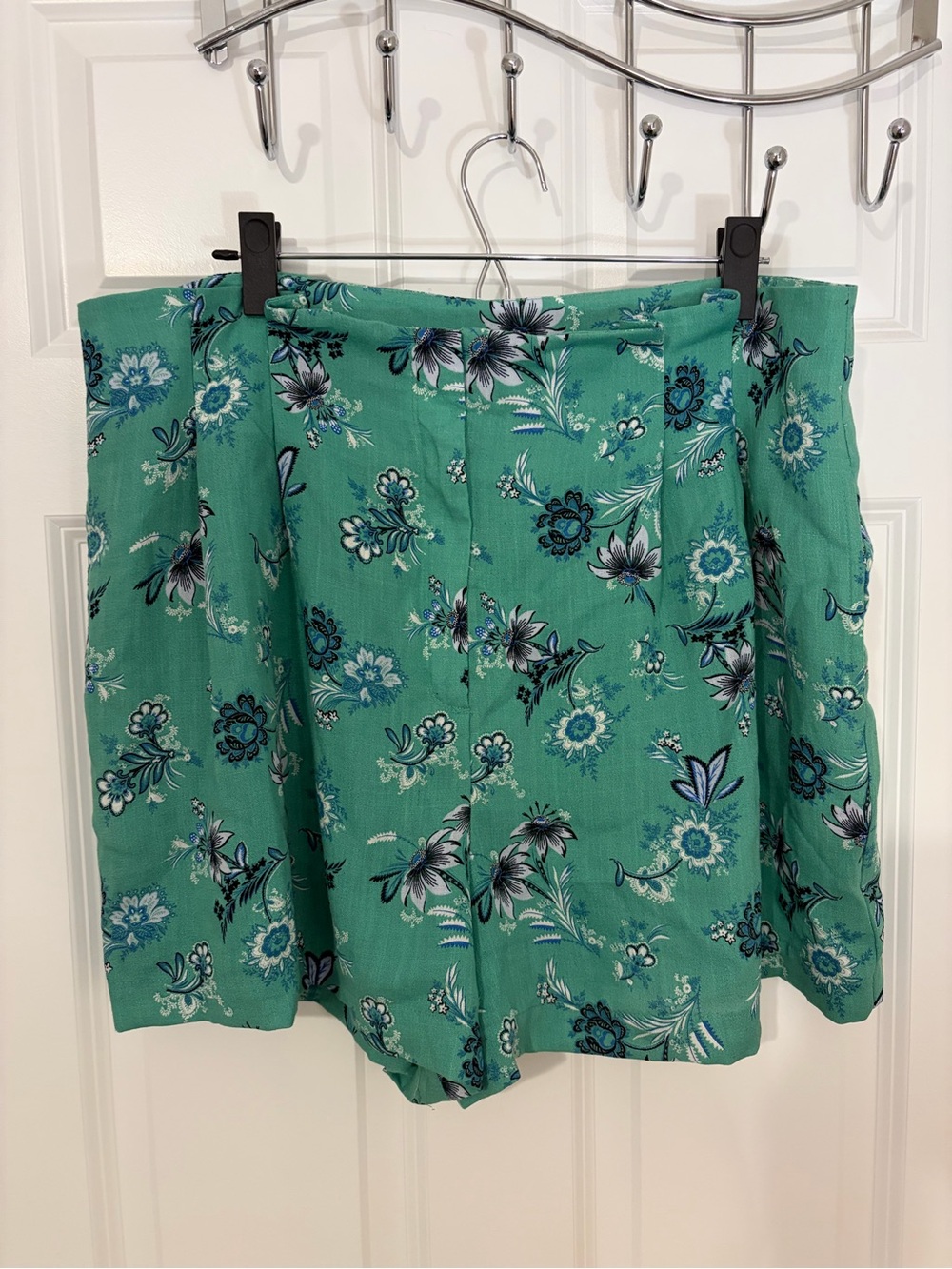 Ann Taylor Green Floral High-Waist Linen Blend Pleated Shorts - Size 14
